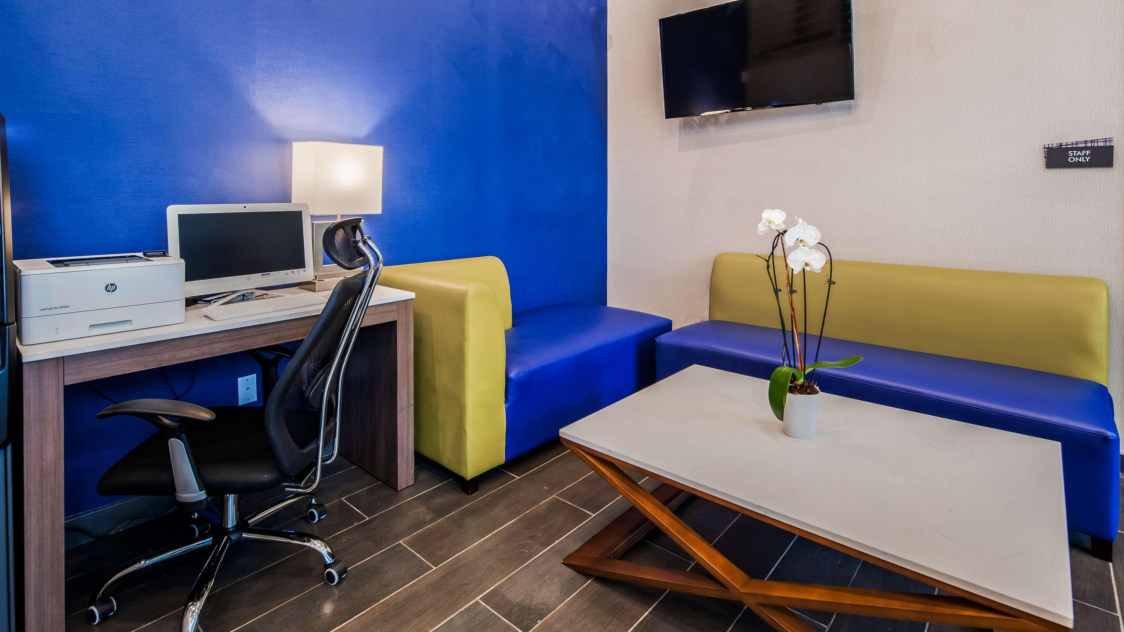 Best Western Plus Stadium Inn New York Eksteriør billede