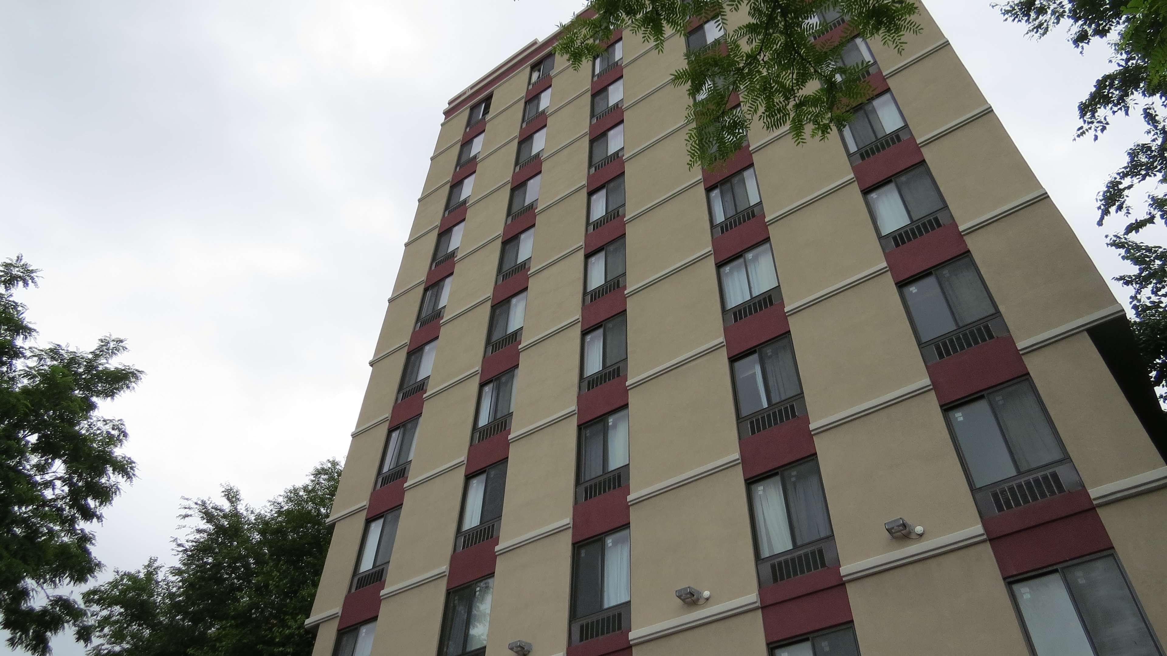 Best Western Plus Stadium Inn New York Eksteriør billede