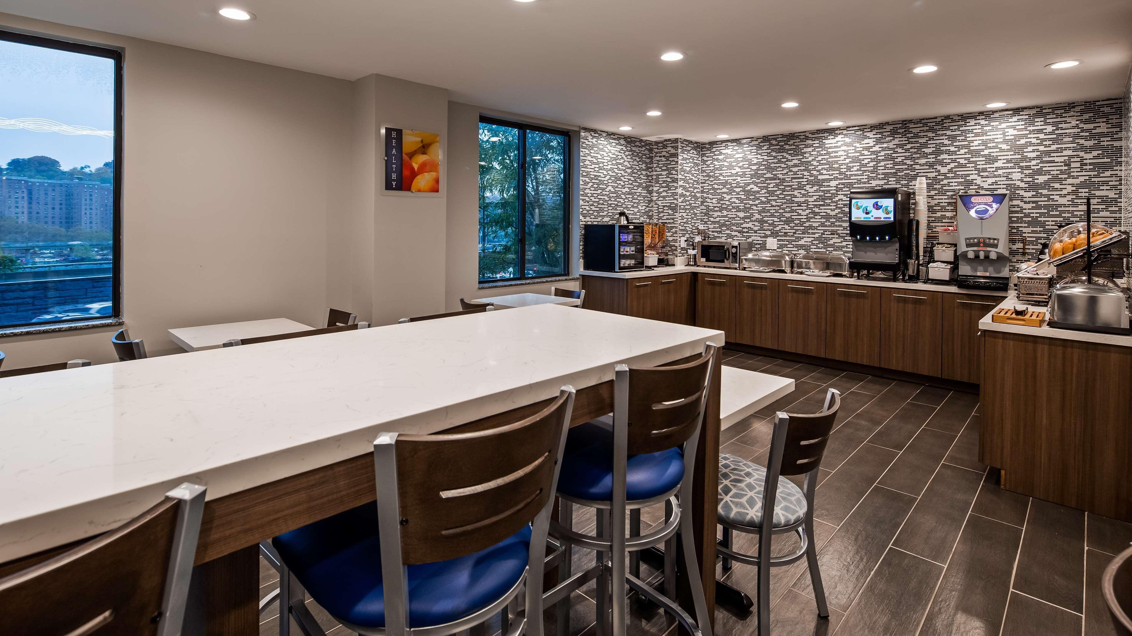 Best Western Plus Stadium Inn New York Eksteriør billede